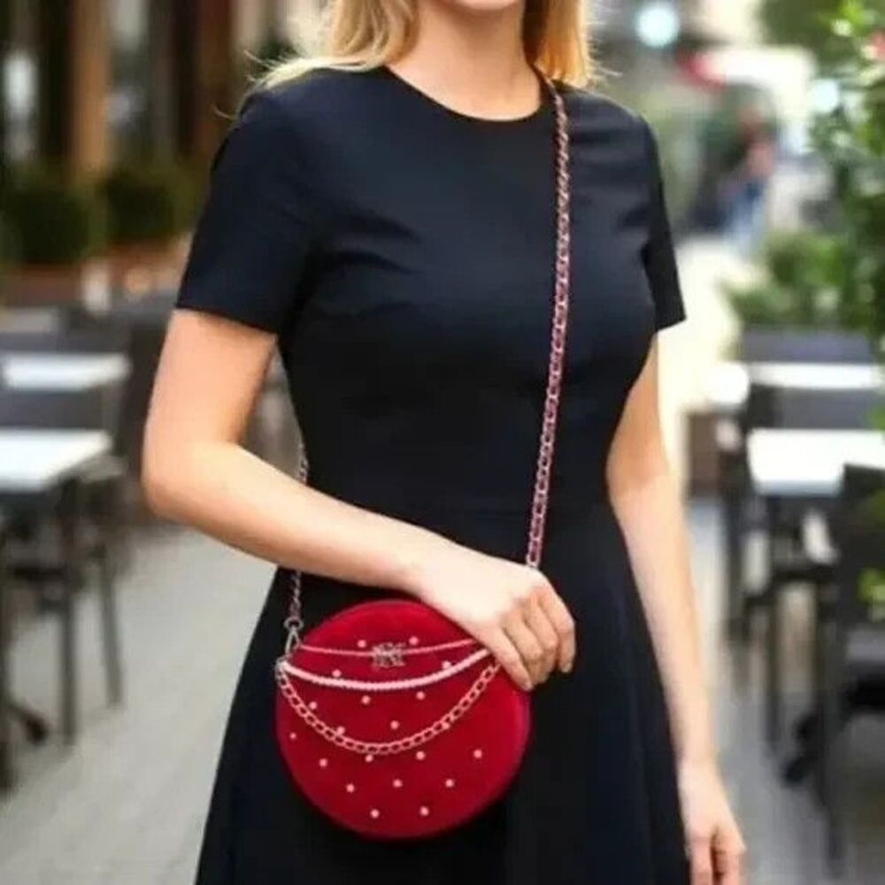 BADGLEY MISCHKA Round Diamond Quilted Crossbody with Pearls NWT - Picture 10 of 10